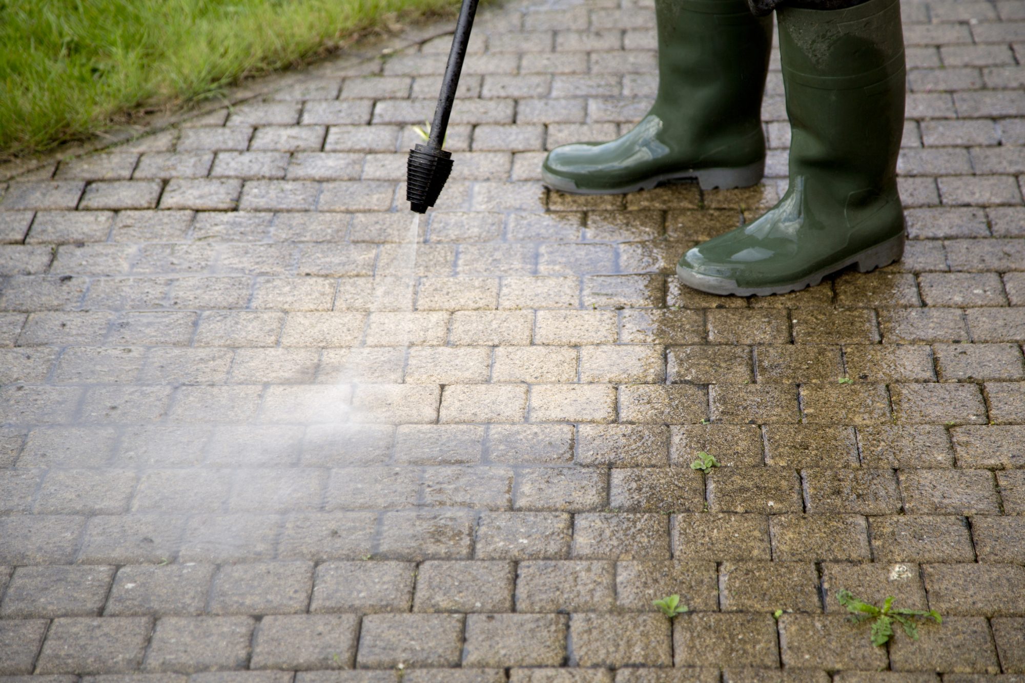 Outdoor floor cleaning with high pressure water jet